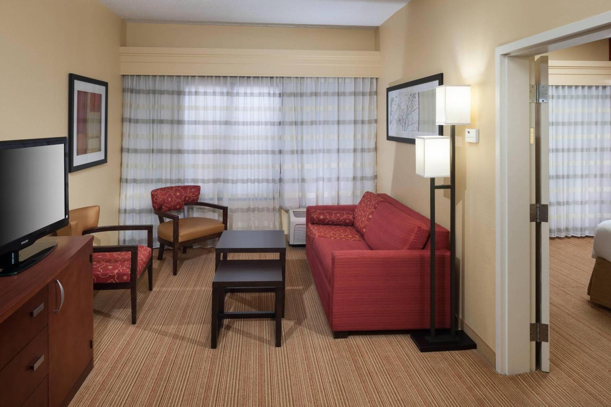 Courtyard By Marriott Jackson Ridgeland Hotel Exterior photo