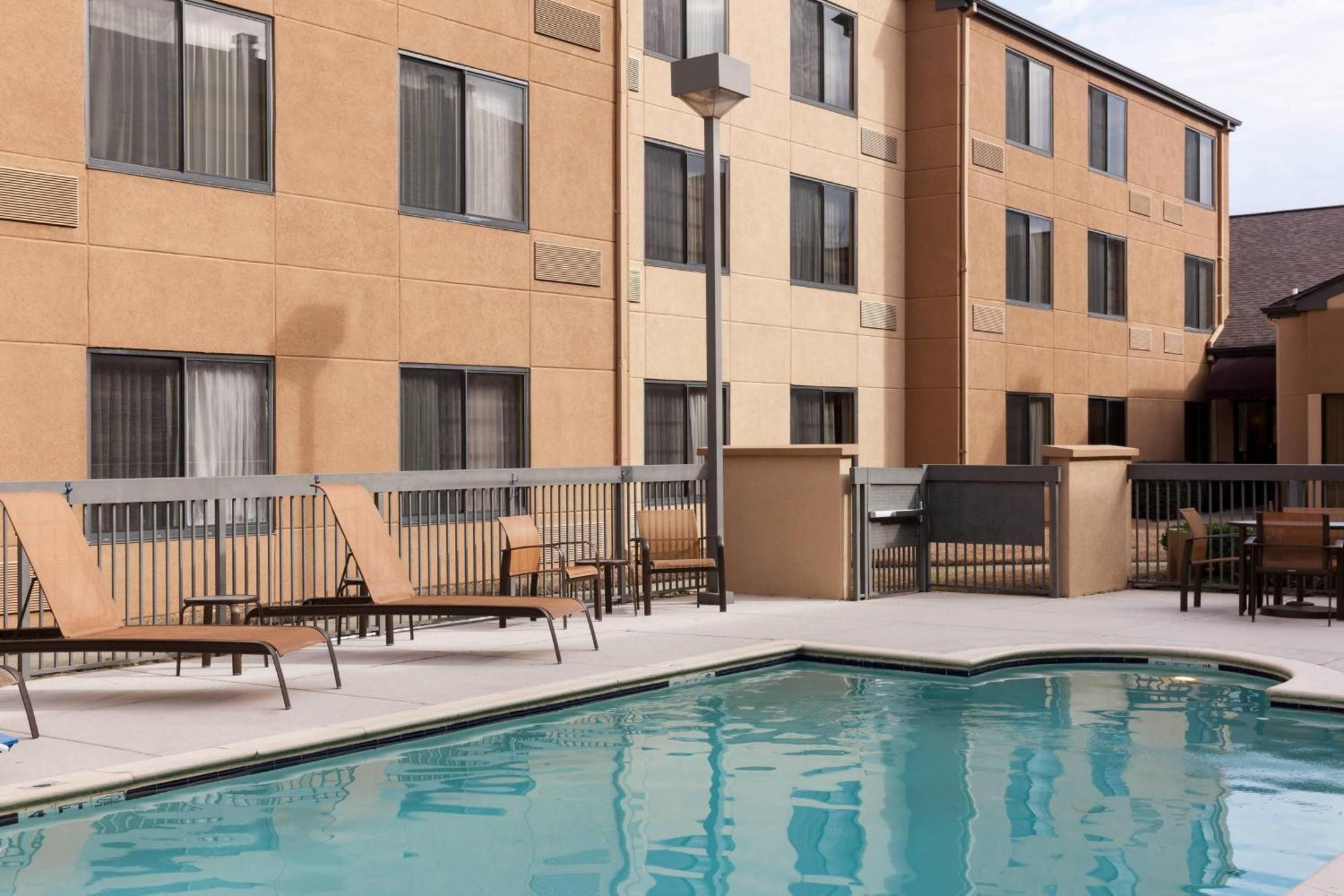 Courtyard By Marriott Jackson Ridgeland Hotel Exterior photo