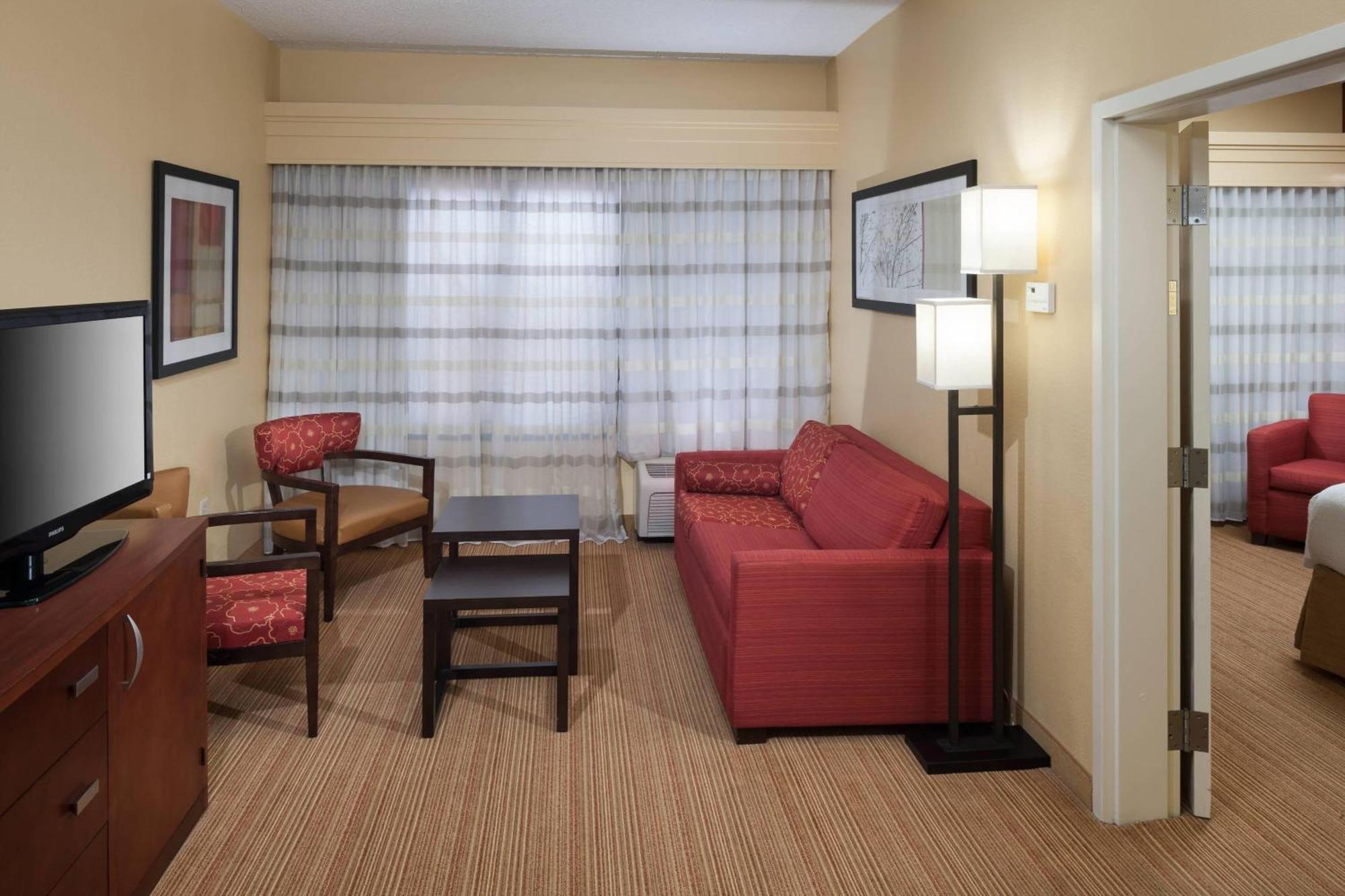 Courtyard By Marriott Jackson Ridgeland Hotel Exterior photo